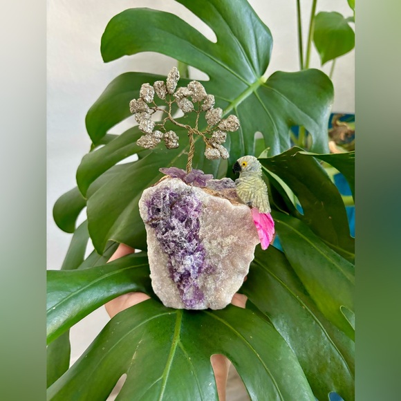 Parrot carving on Fluorite - Picture 3 of 6